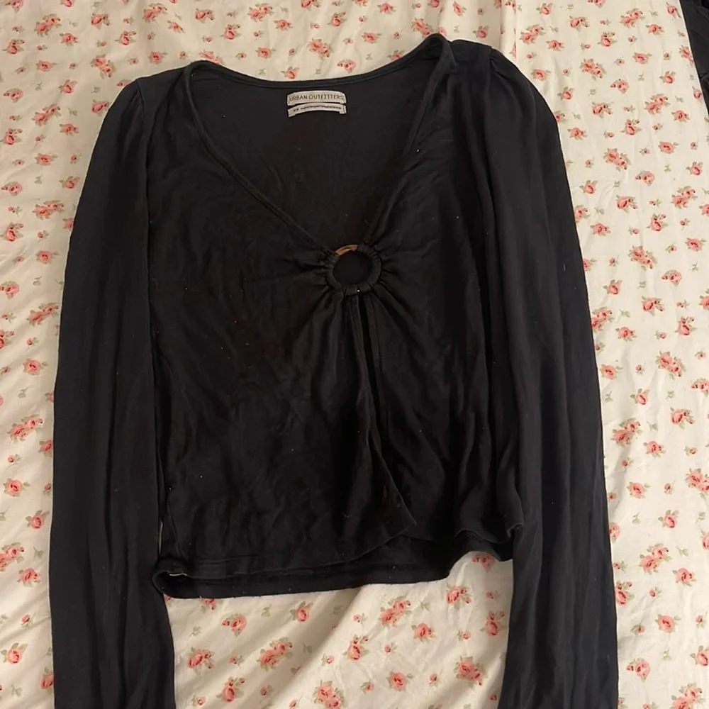 Keyhole long sleeve - Picture 1 of 3